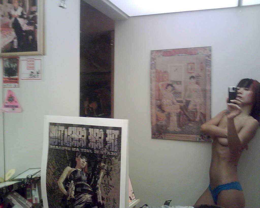 16P Bai Ling showing very sexy body and her nice nipples