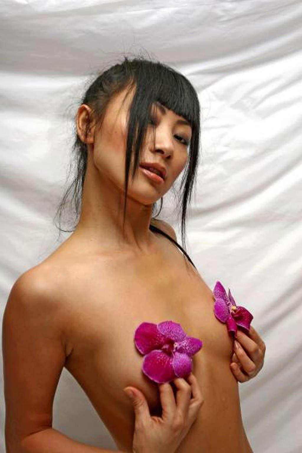 16P Bai Ling showing very sexy body and her nice nipples