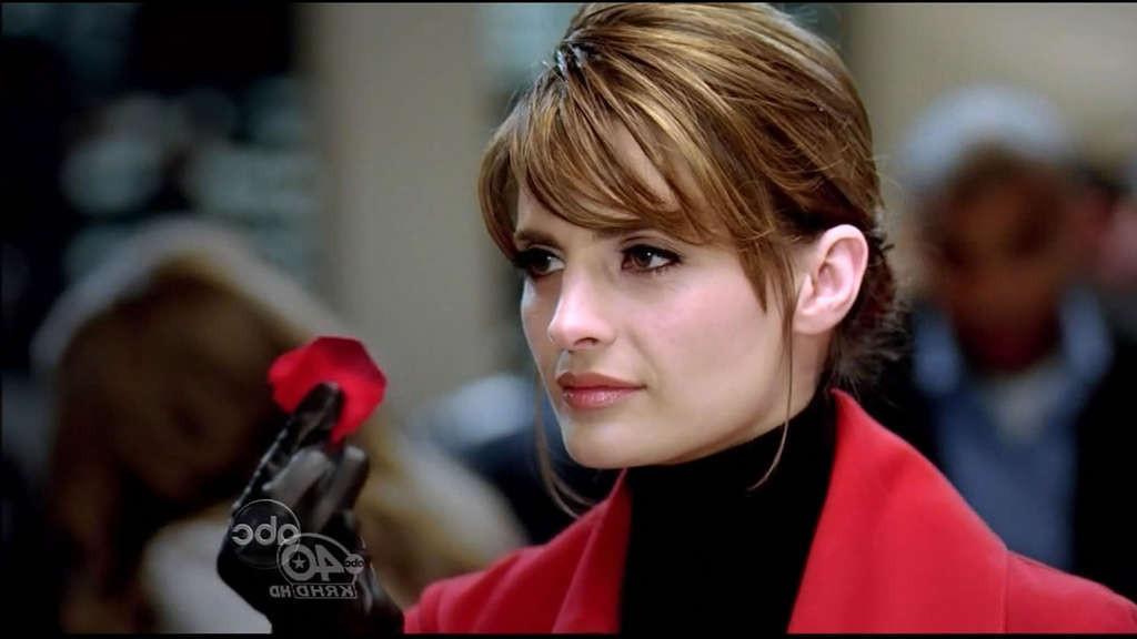 16P Stana Katic look sexy as hell in mini skirt and show tits