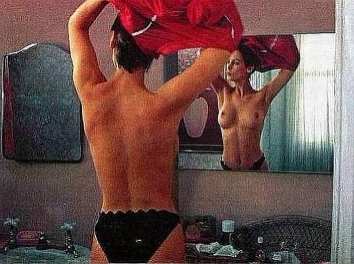 15P sexy veteran actress Jamie Lee Curtis nude shots