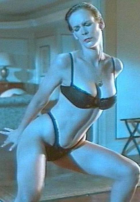 15P sexy veteran actress Jamie Lee Curtis nude shots