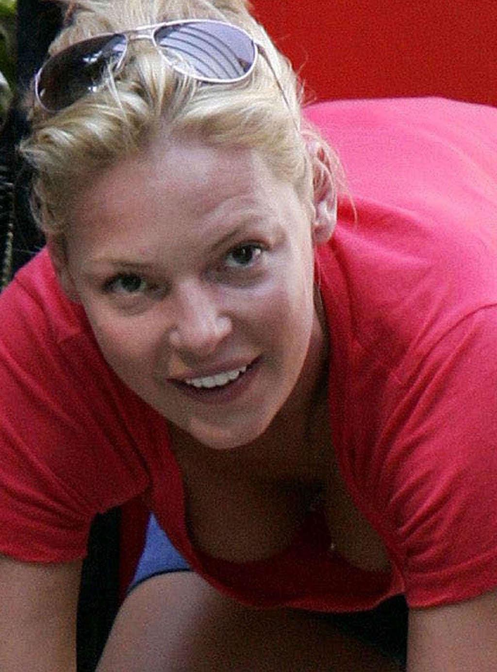 16P Katherine Heigl oops and downblouse and posing topless