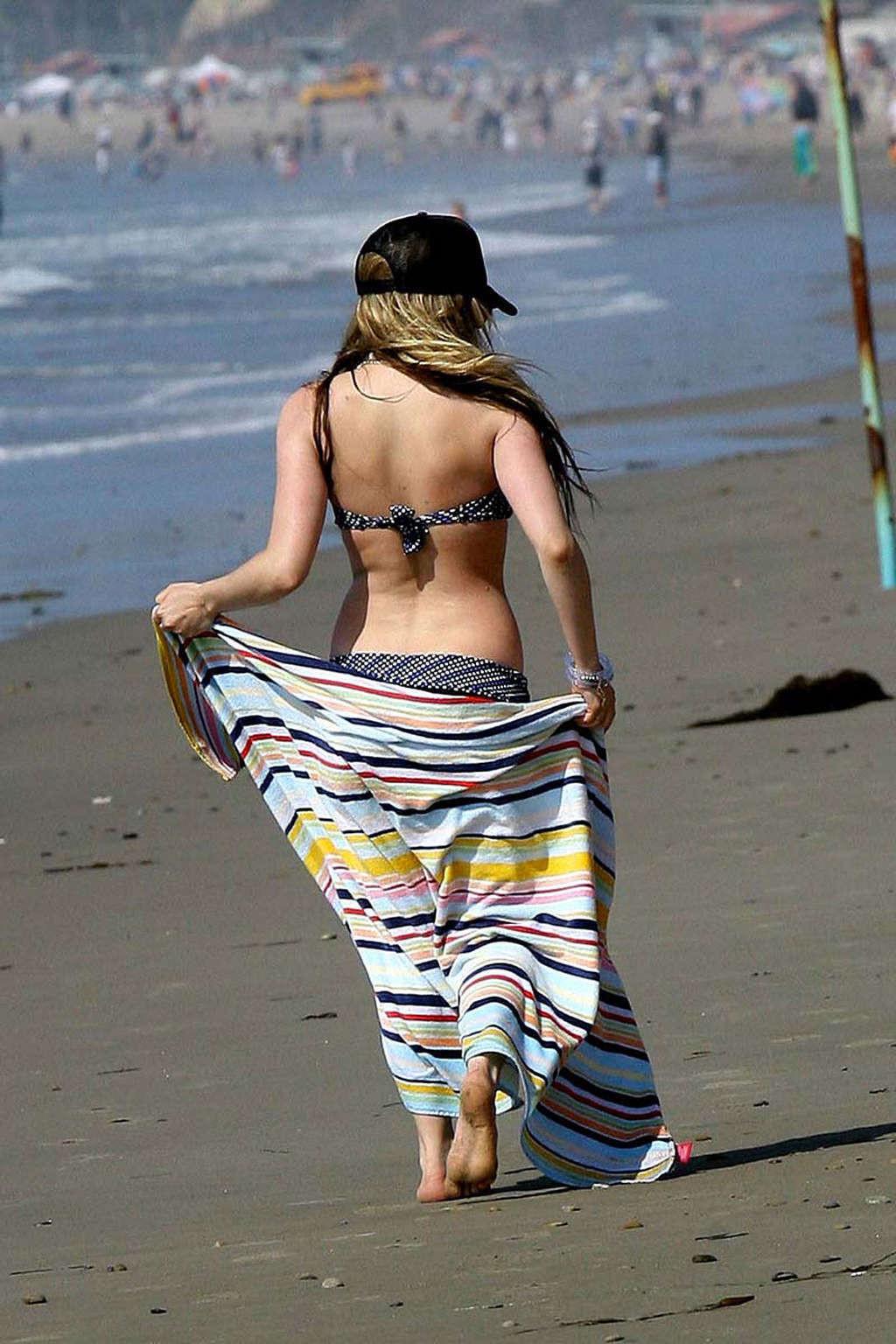 16P Avril Lavigne showing her sexy body and hot ass in bikini on beach