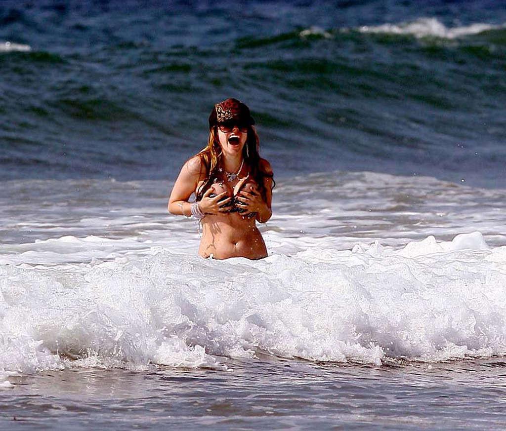 16P Avril Lavigne showing her sexy body and hot ass in bikini on beach