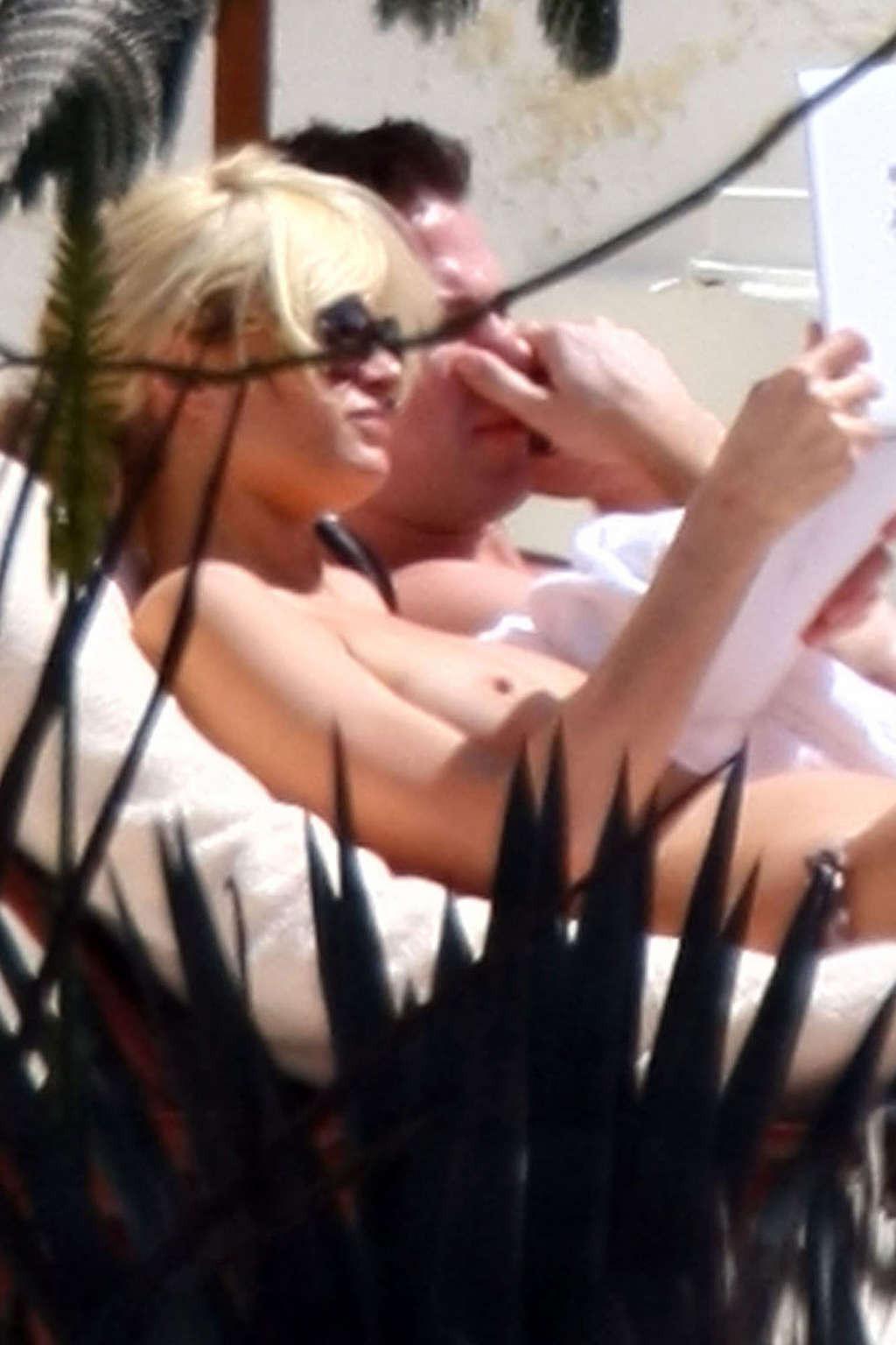 10P Paris Hilton showing her tits on vacation on while sunbathing paparazzi shoots