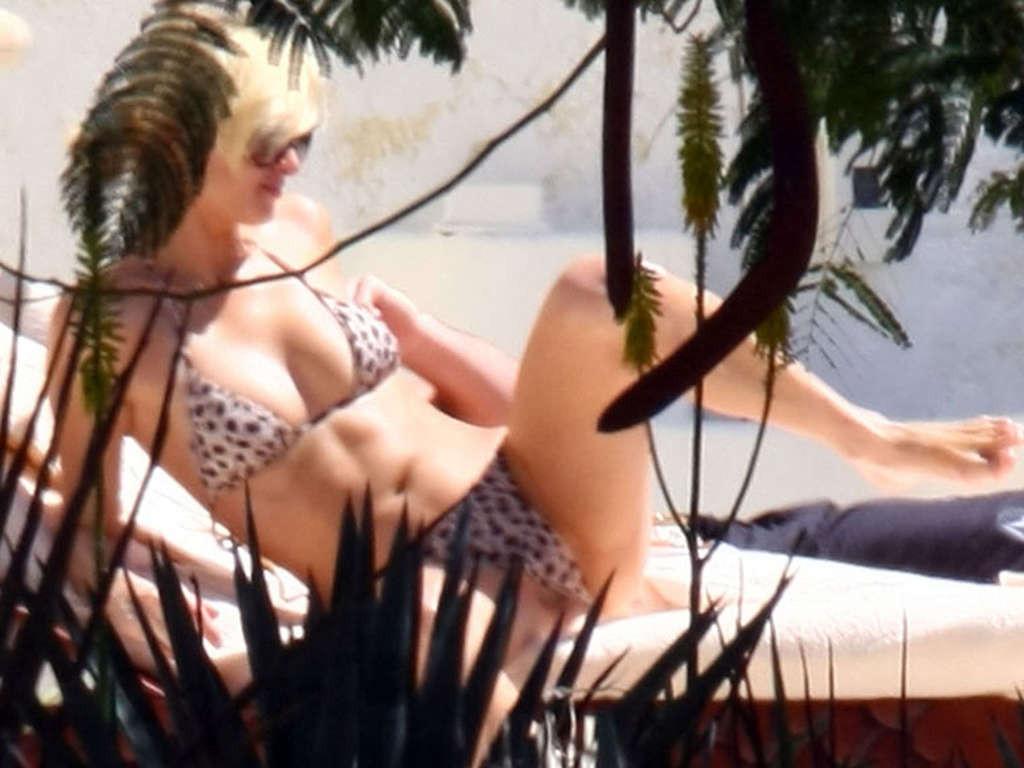 10P Paris Hilton showing her tits on vacation on while sunbathing paparazzi shoots