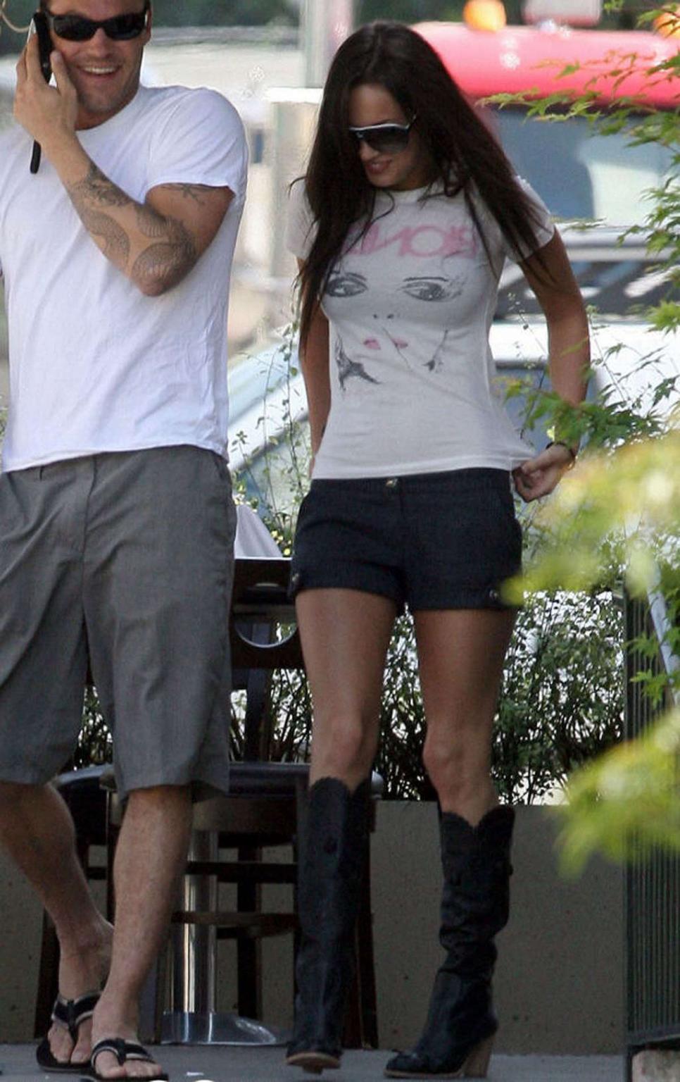 16P Megan Fox showing her fucking sexy body and nice tits