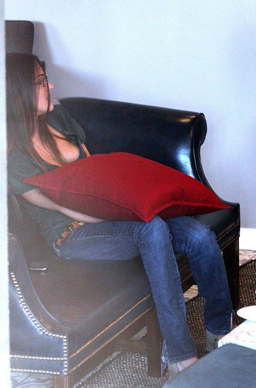 16P Megan Fox showing her fucking sexy body and nice tits