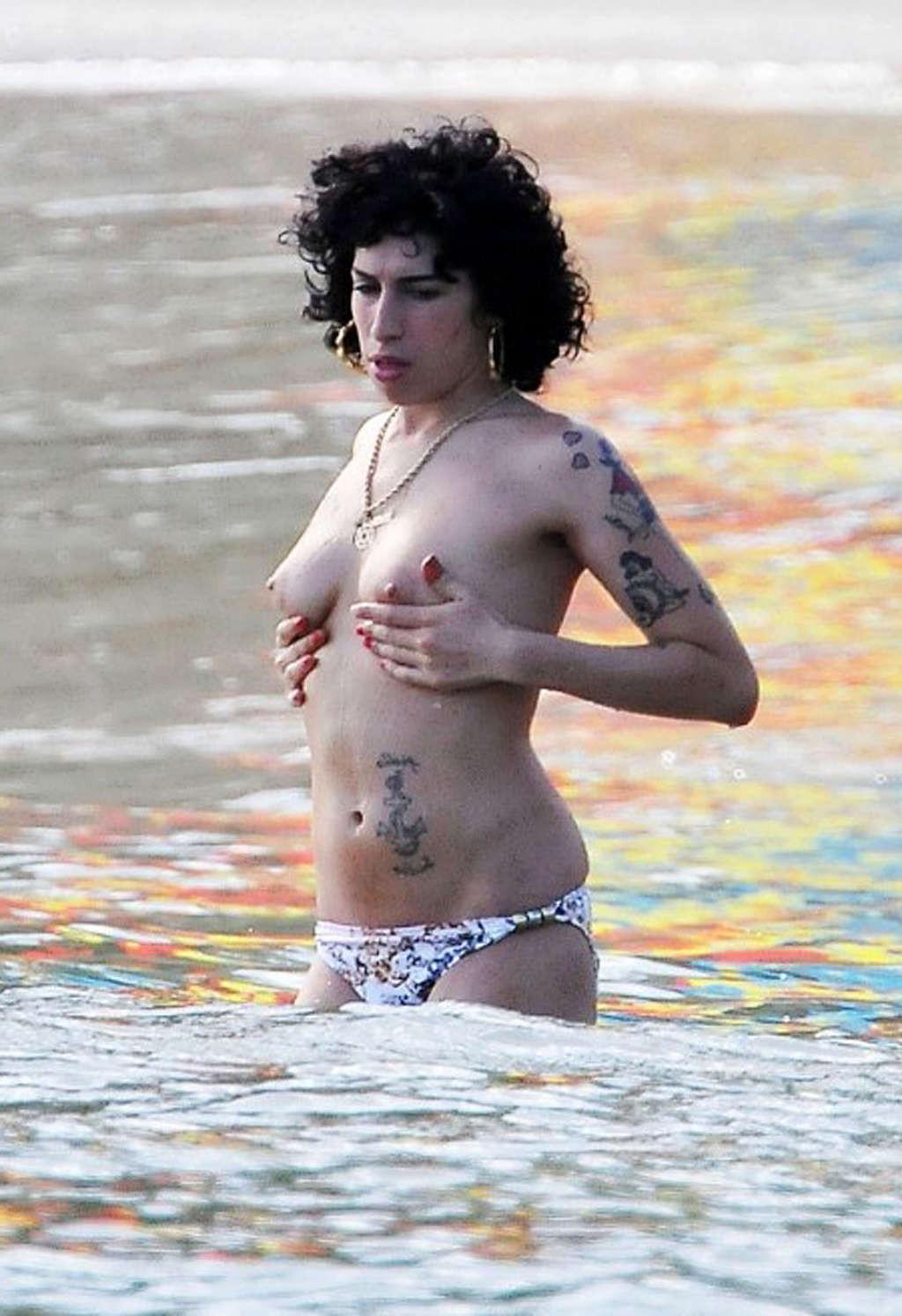 16P Amy Winehouse enjoying in topless on beach and showing huge boobs