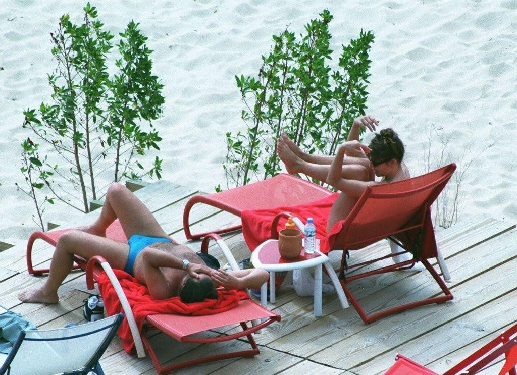 16P Liz Hurley nude big boobs at a public beach