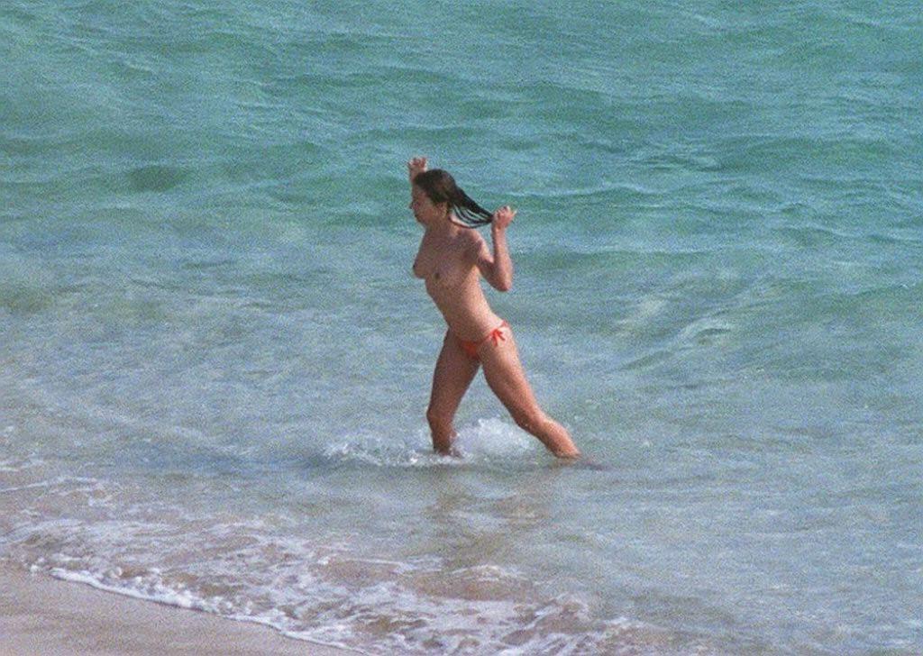 16P Liz Hurley nude big boobs at a public beach