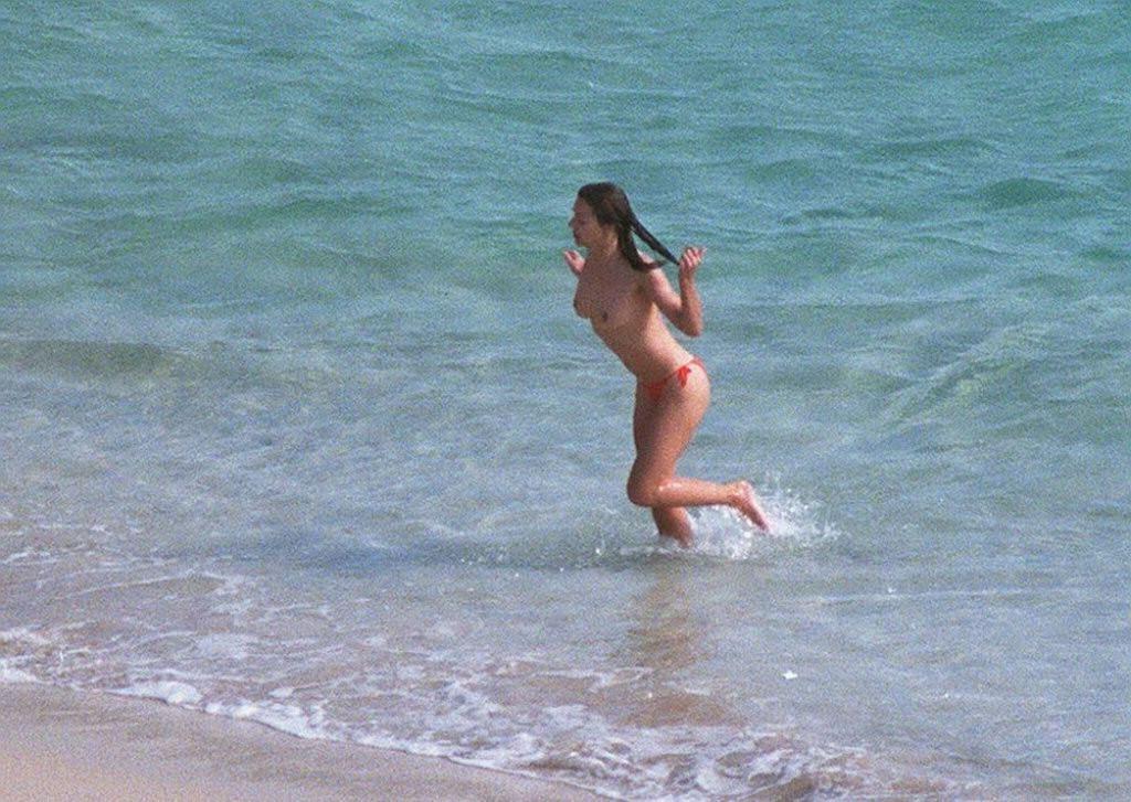 16P Liz Hurley nude big boobs at a public beach