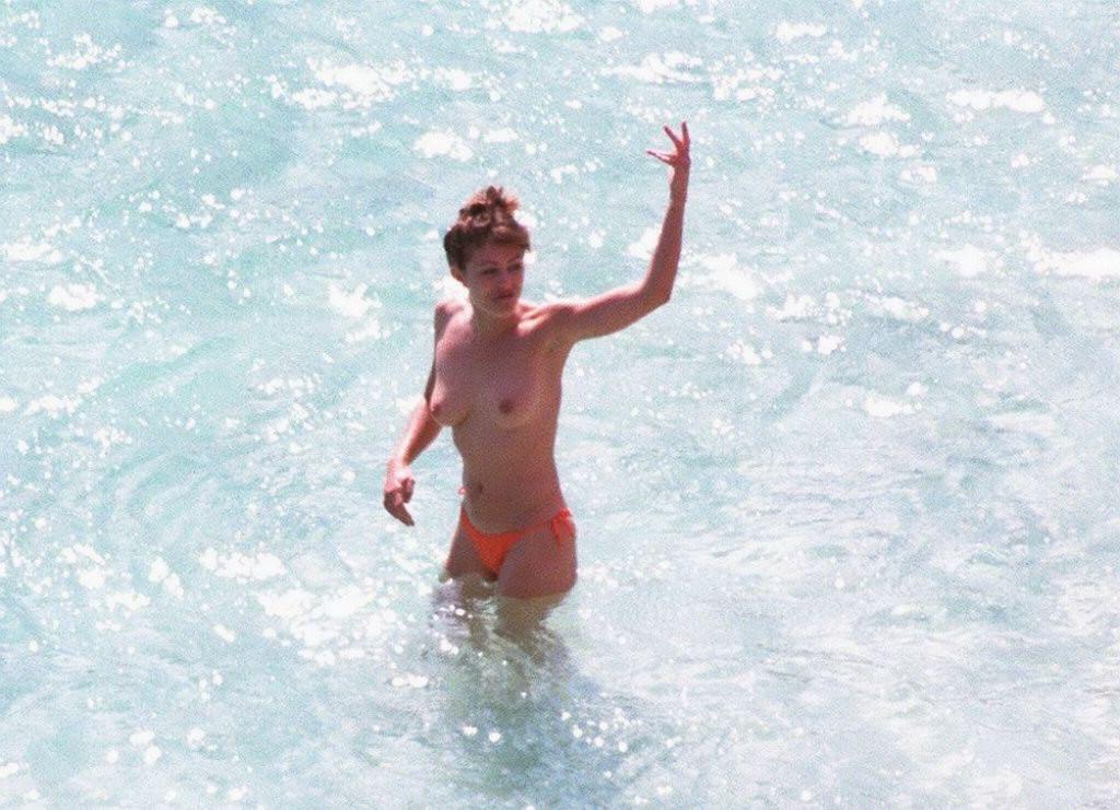 16P Liz Hurley nude big boobs at a public beach