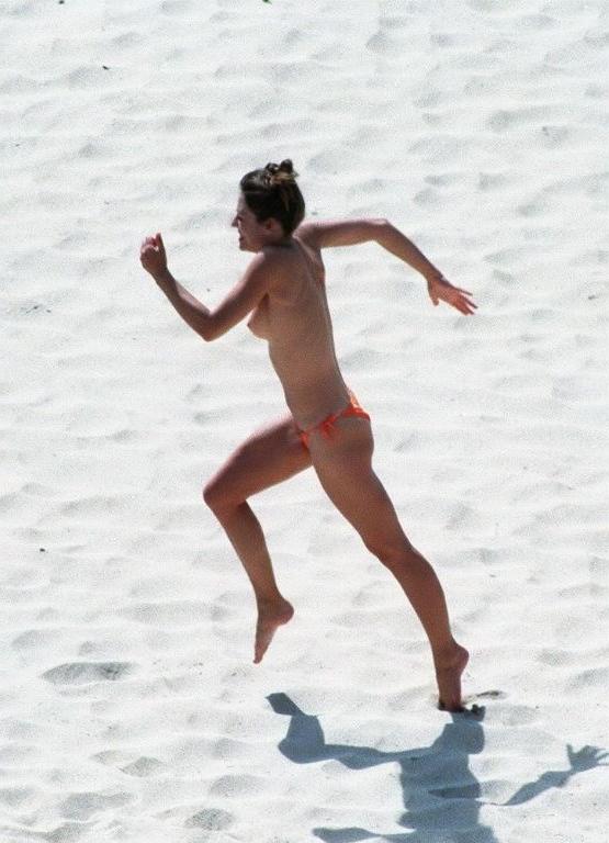 16P Liz Hurley nude big boobs at a public beach