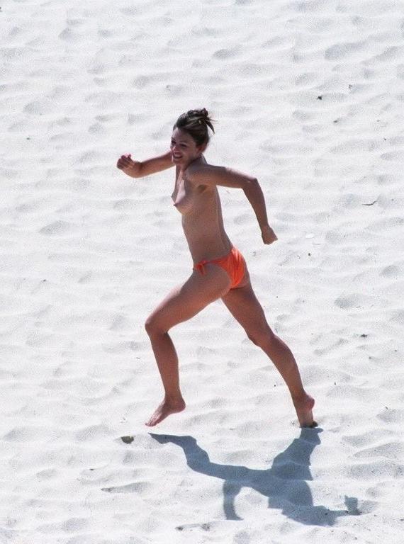16P Liz Hurley nude big boobs at a public beach