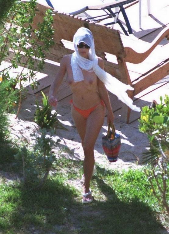 16P Liz Hurley nude big boobs at a public beach