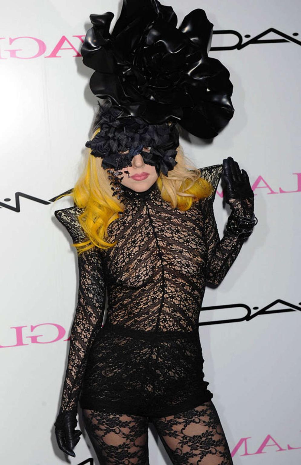 16P Lady Gaga very sexy and hot paparazzi see thru photos