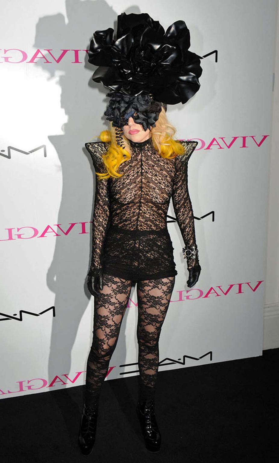 16P Lady Gaga very sexy and hot paparazzi see thru photos