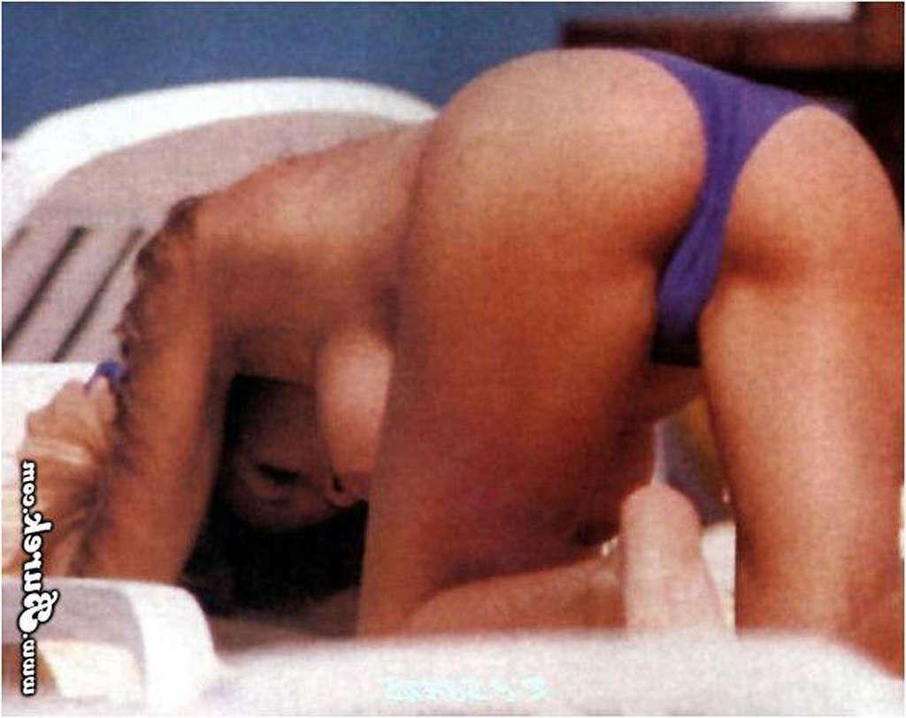 15P Michelle Hunziker showing her nice big tits on beach paparazzi shoots