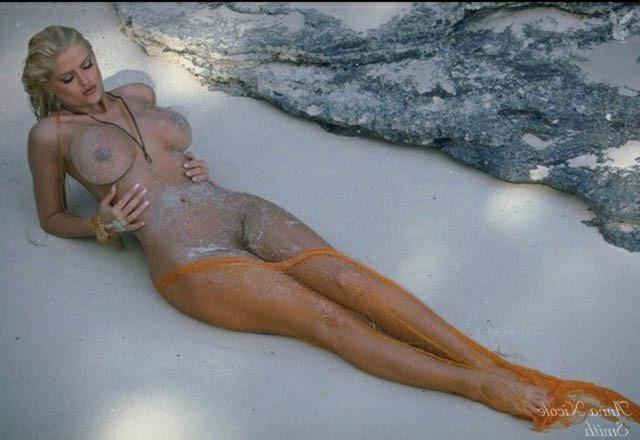 15P busty actress Anna Nicole Smiths vintage nudes