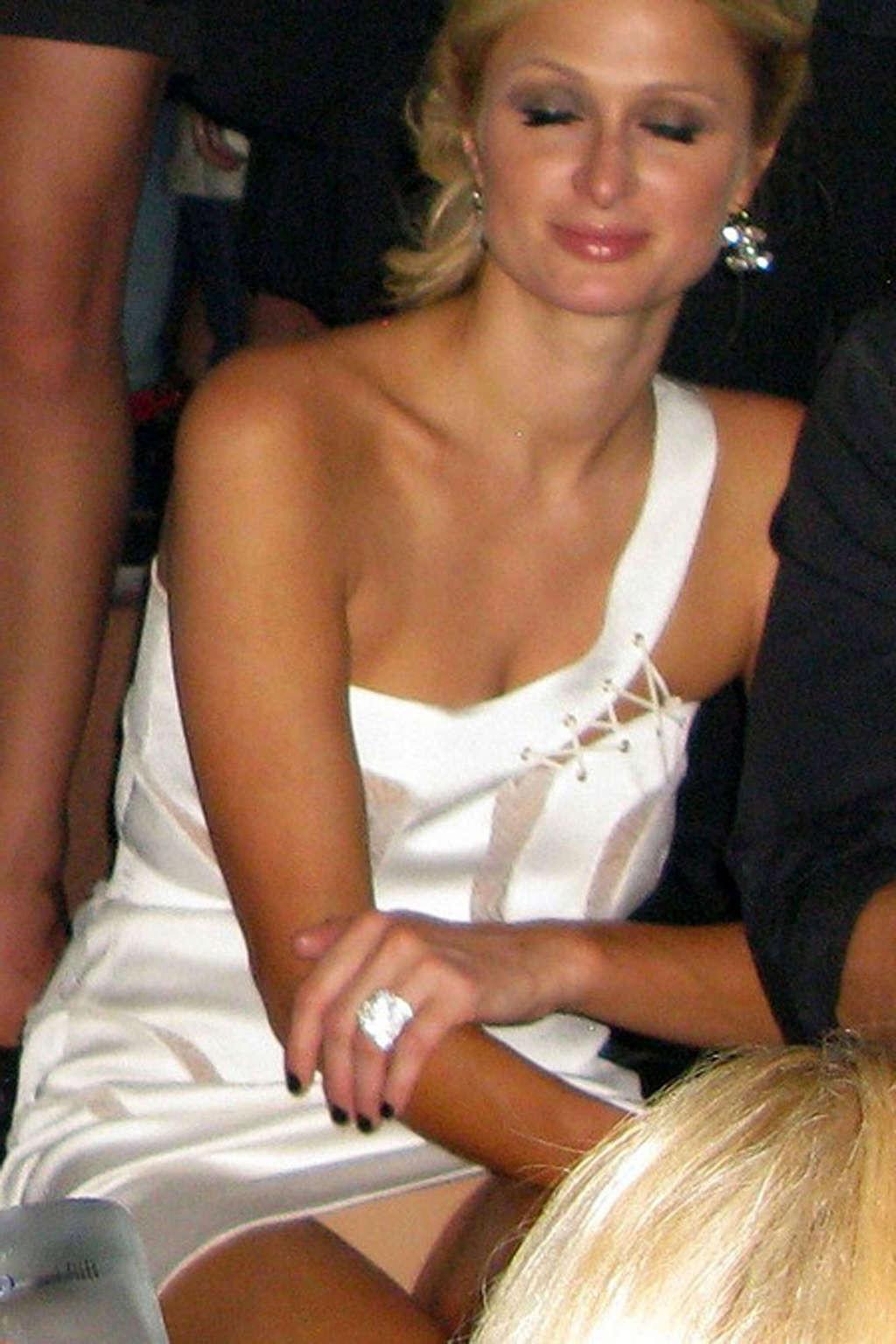 16P Paris Hilton very sexy and hot upskirt paparazzo photos