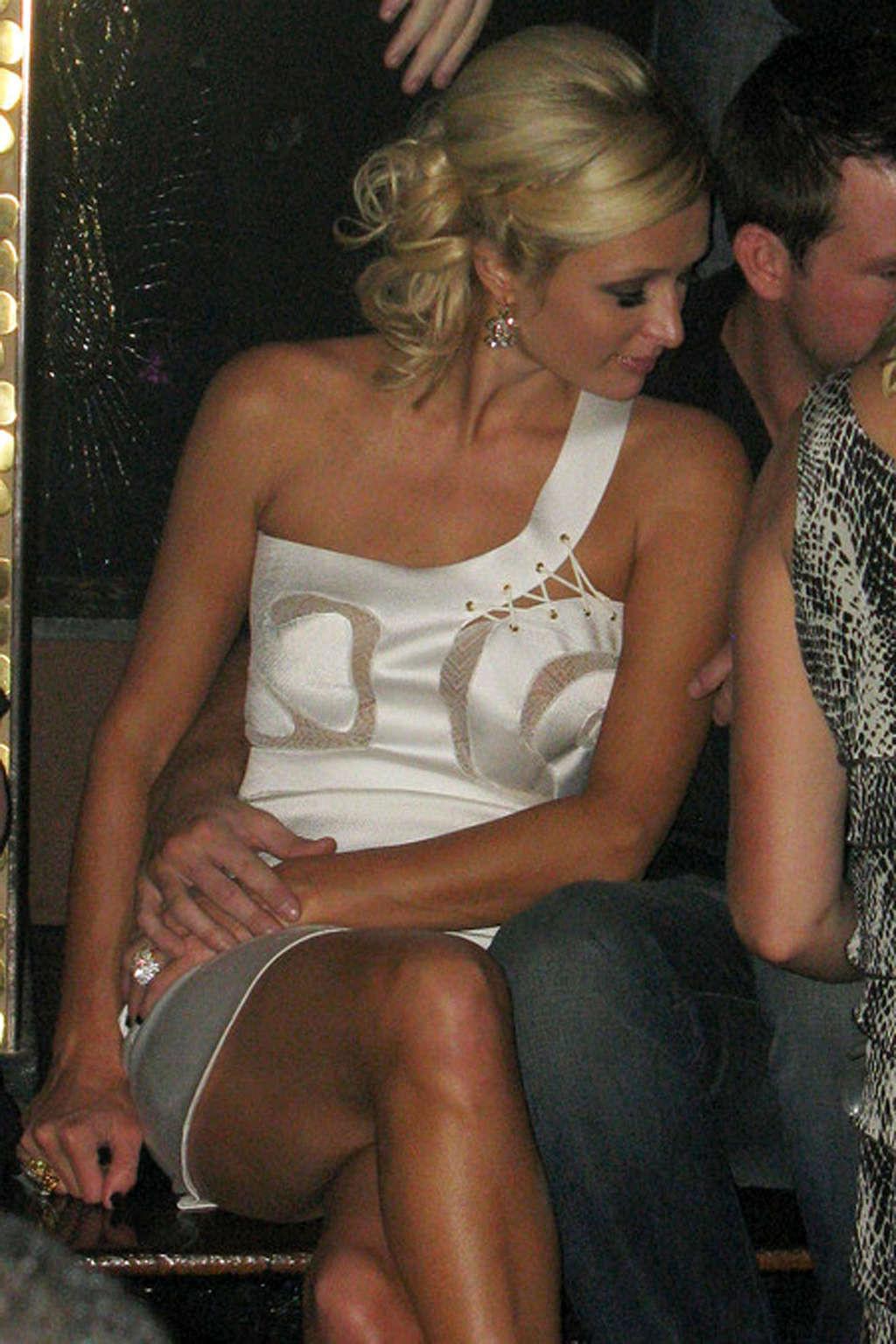 16P Paris Hilton very sexy and hot upskirt paparazzo photos