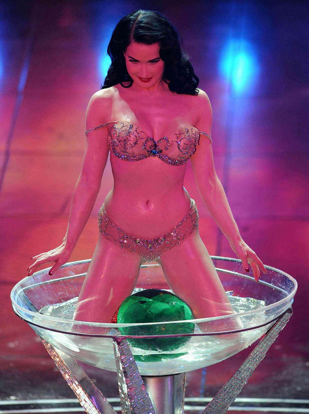 10P Dita Von Teese showing her nice big tits while performing streaptese