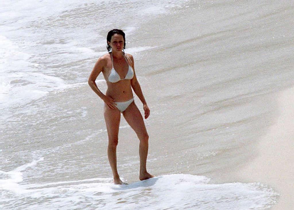 10P Shannen Doherty exposing her nice big tits on beach paparazzi pictures and in se