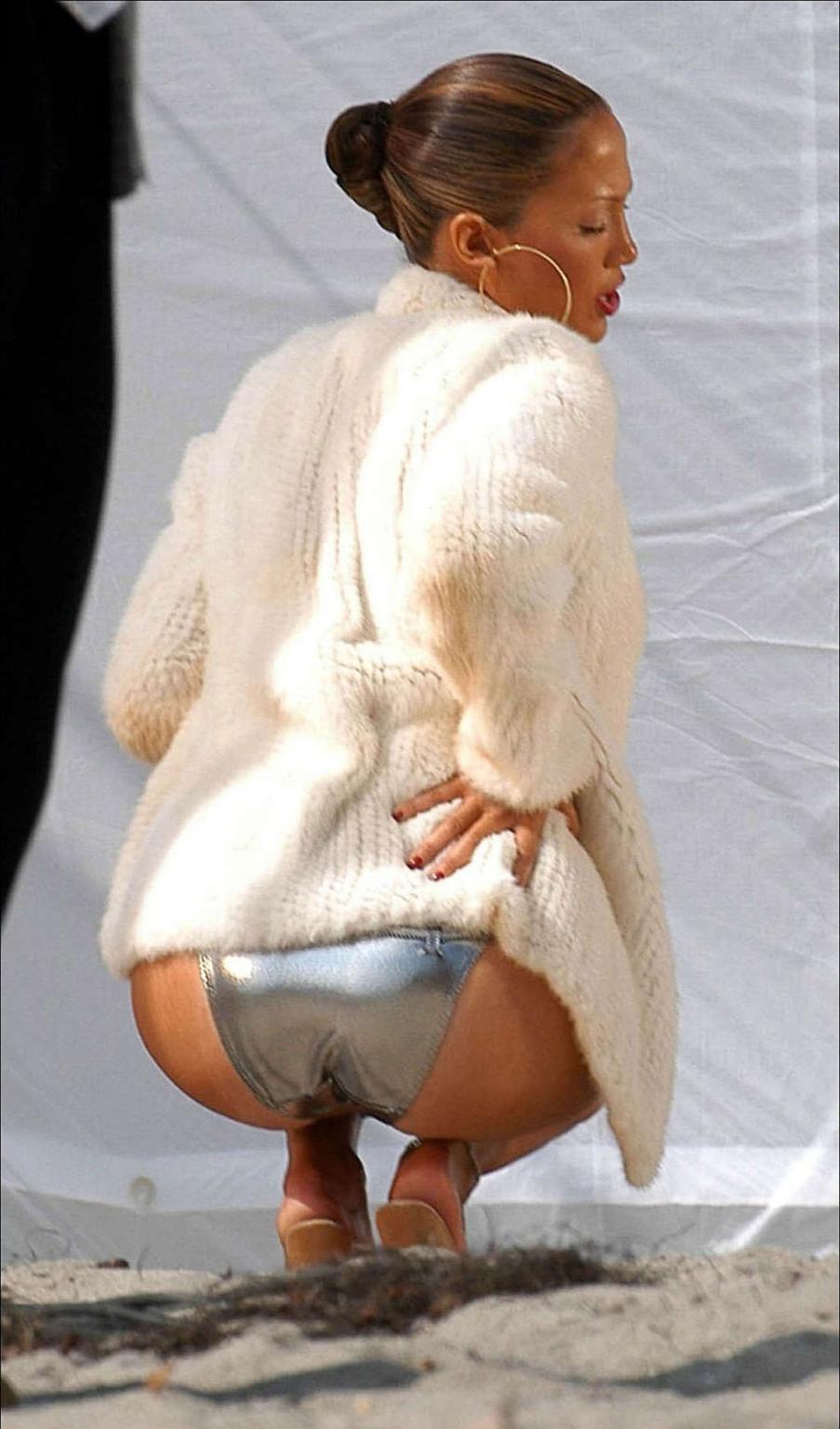 16P Jennifer Lopez sexy and hot upskirt photos and nice ass