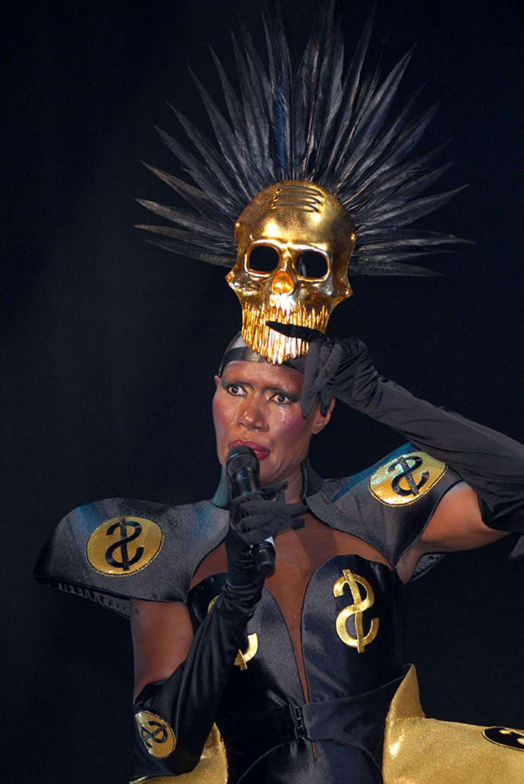 16P Grace Jones tits slip and upskirt on stage paparazzi pictures