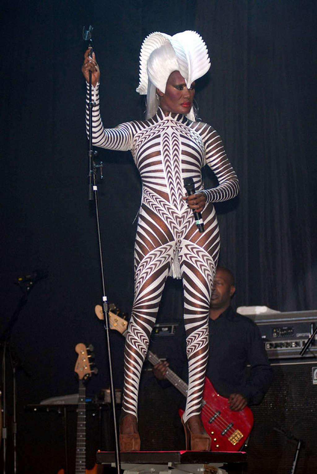 16P Grace Jones tits slip and upskirt on stage paparazzi pictures