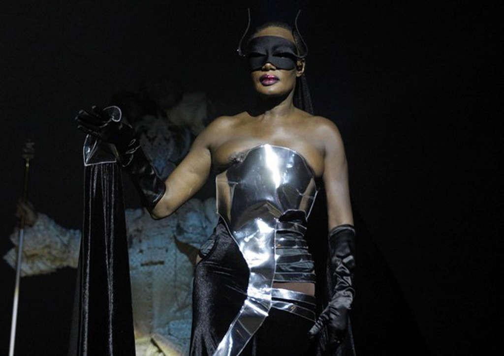 16P Grace Jones tits slip and upskirt on stage paparazzi pictures