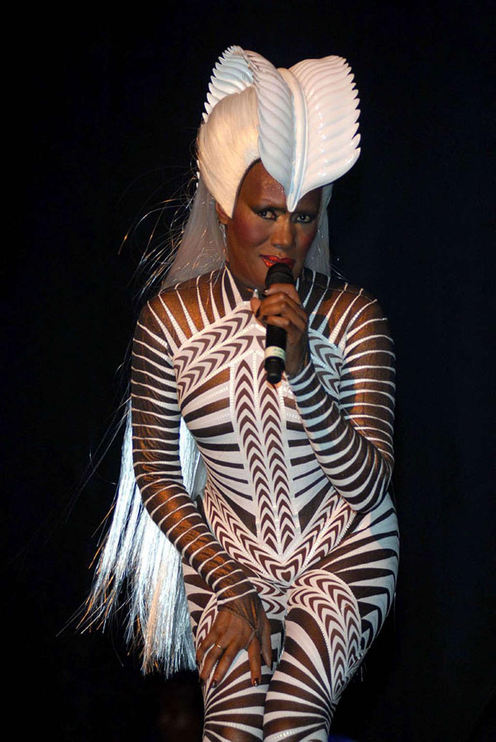 16P Grace Jones tits slip and upskirt on stage paparazzi pictures
