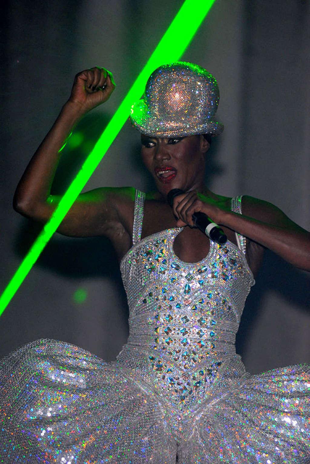 16P Grace Jones tits slip and upskirt on stage paparazzi pictures