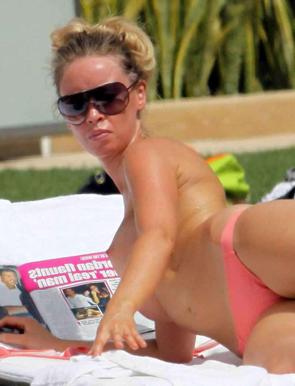 10P Lauren Pope exposing her nice big tits while sunbathing and look hot in bikini