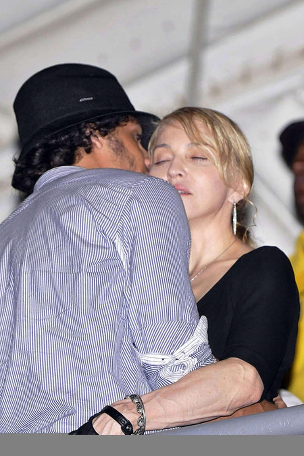 16P Madonna make love with her boyfriend and showing fantastic legs