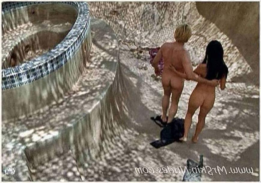 15P hardass asian actress Lucy Liu nude outdoors