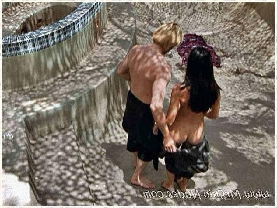 15P hardass asian actress Lucy Liu nude outdoors