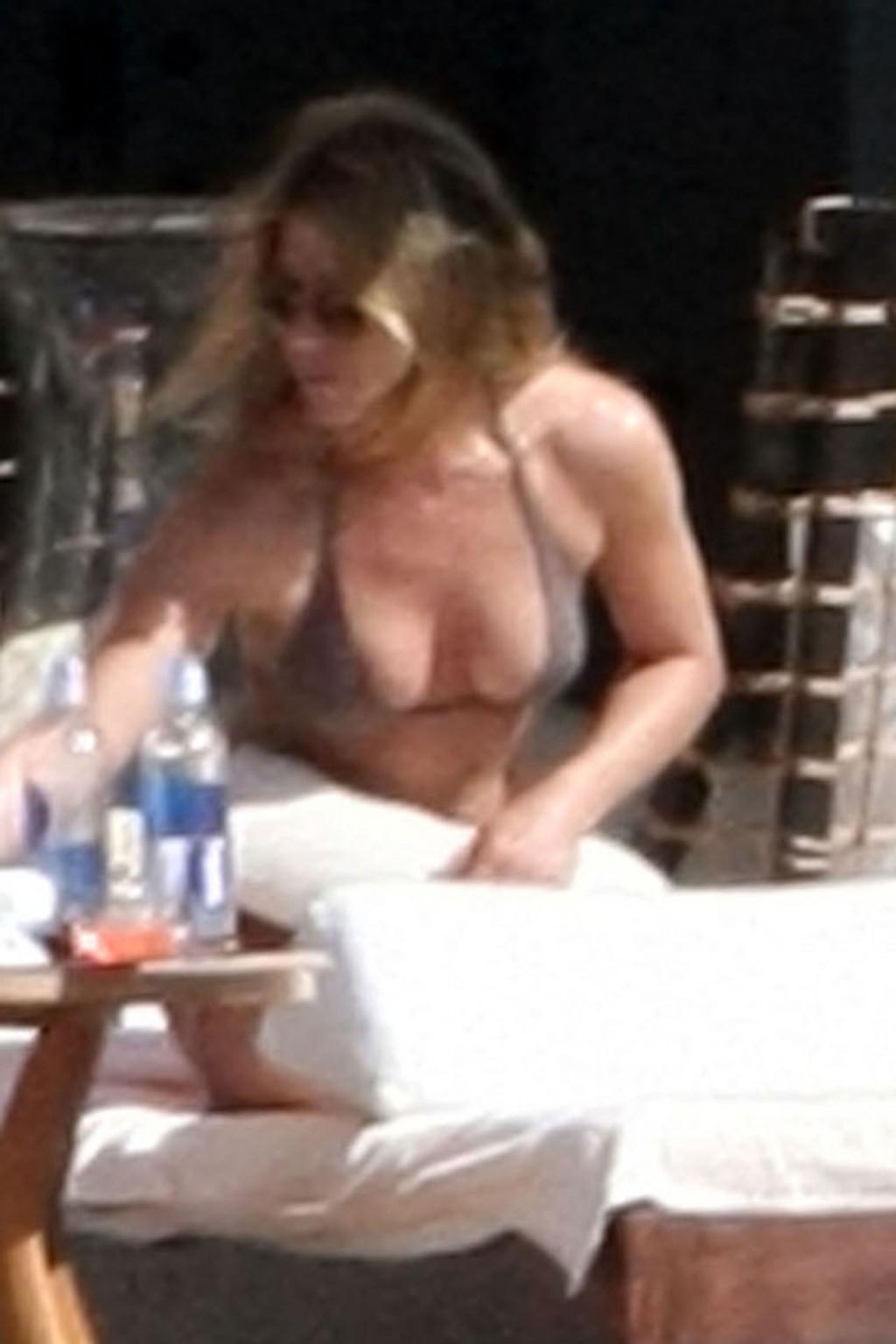 16P Jennifer Aniston nipple slip photos and sexy ass in bikini