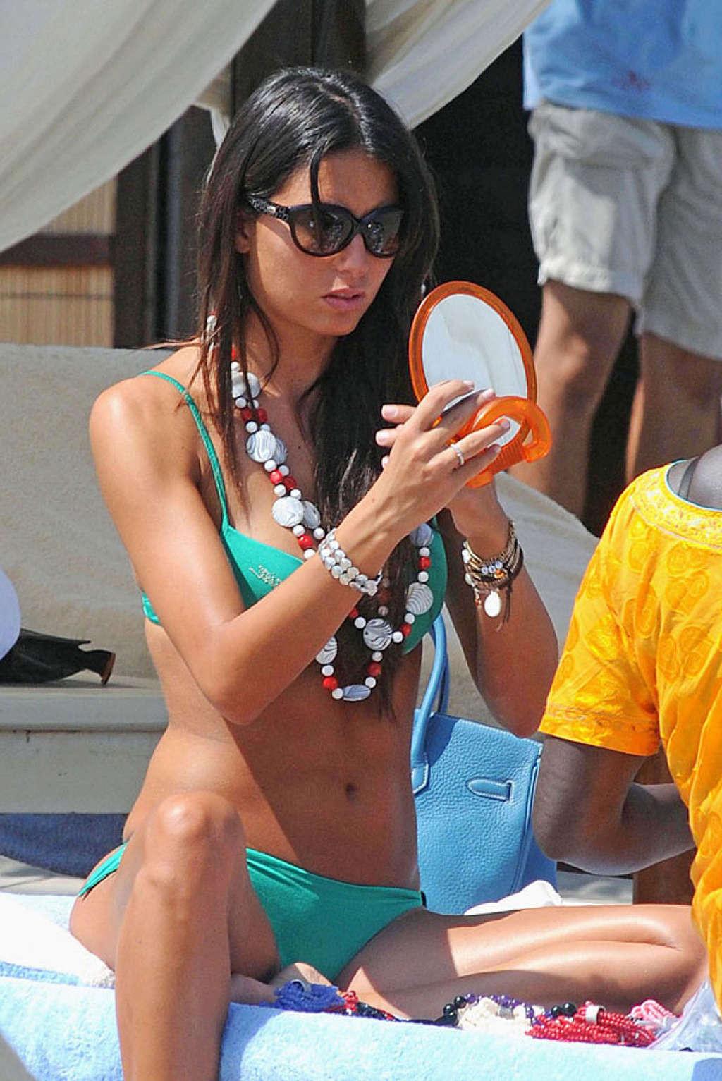 16P Elisabetta Gregoraci showing her great ass and sexy body in bikini