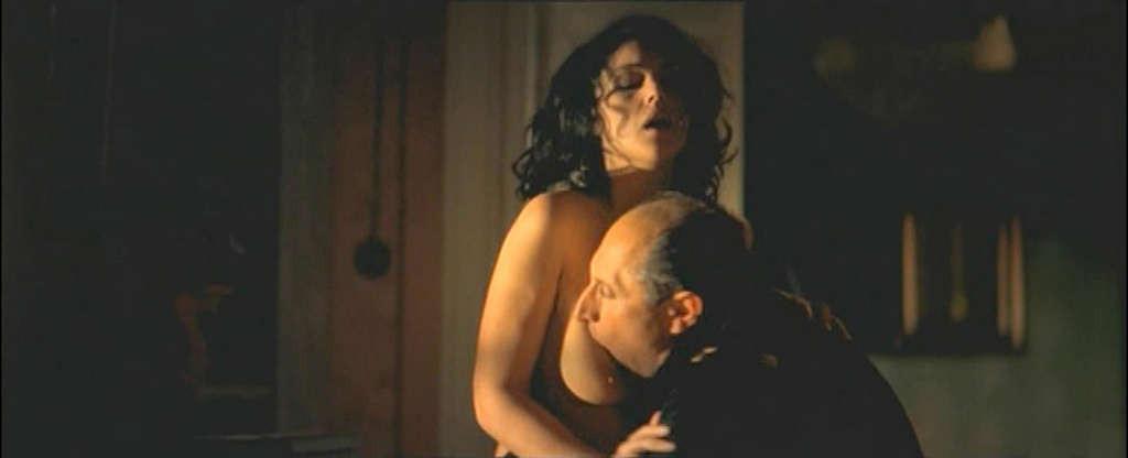 10P Monica Bellucci exposing her nice big tits in nude movie caps and her nice pussy