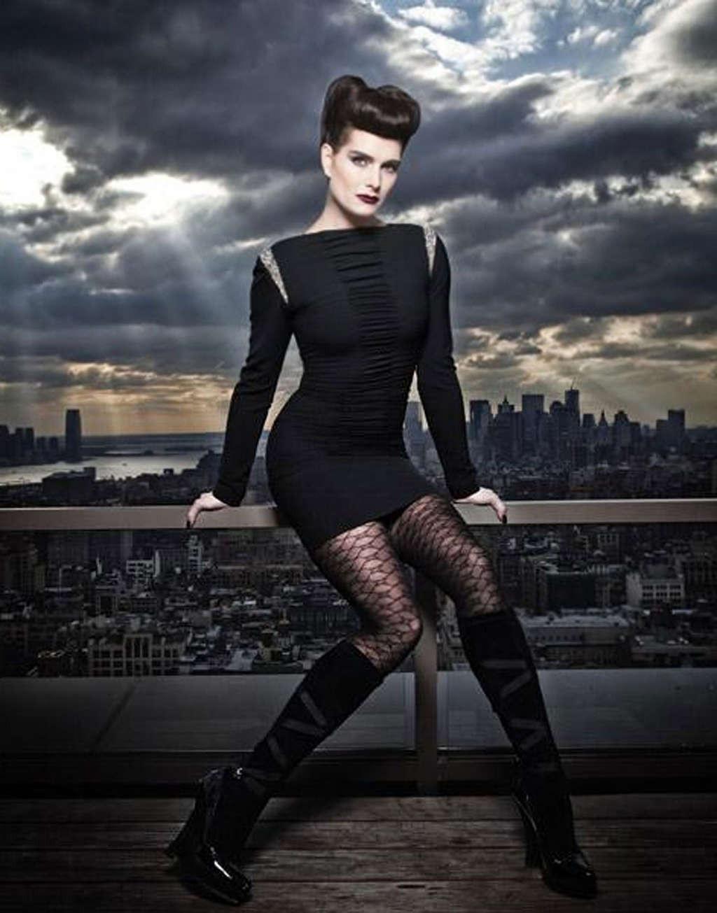 9P Brooke Shields exposing her nice tits and posing in stockings