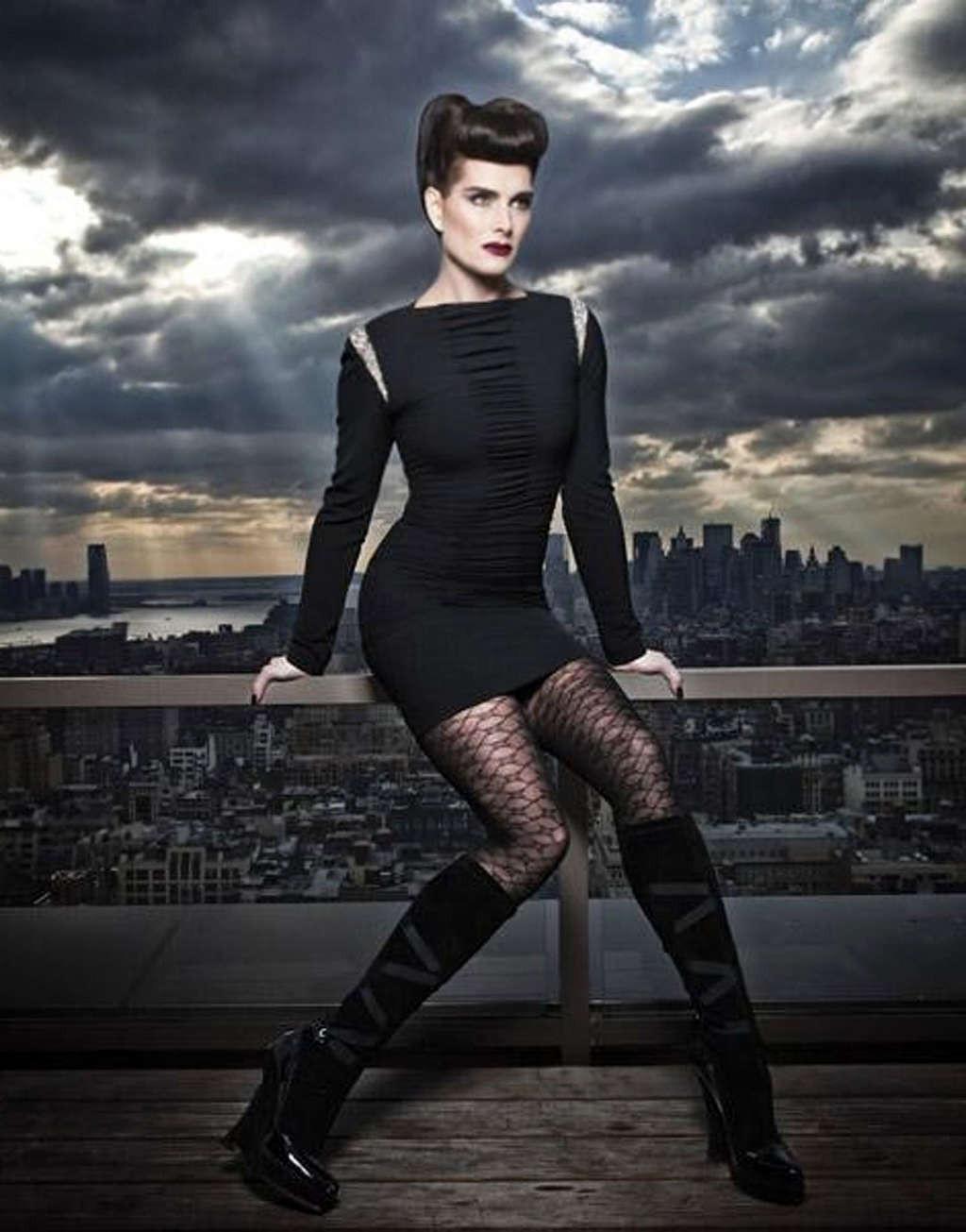 9P Brooke Shields exposing her nice tits and posing in stockings