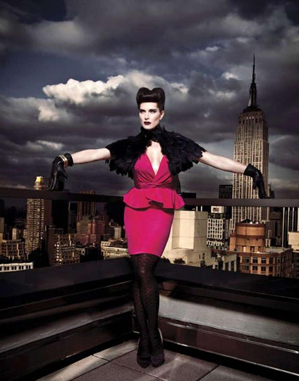 9P Brooke Shields exposing her nice tits and posing in stockings
