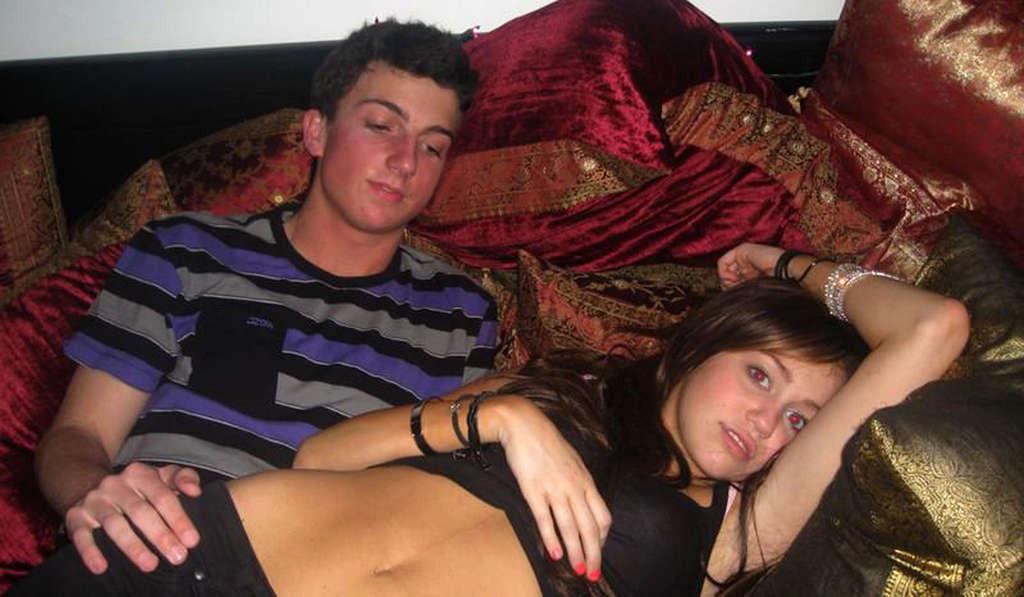 16P Miley Cyrus looking very hot and sexy on her private photos