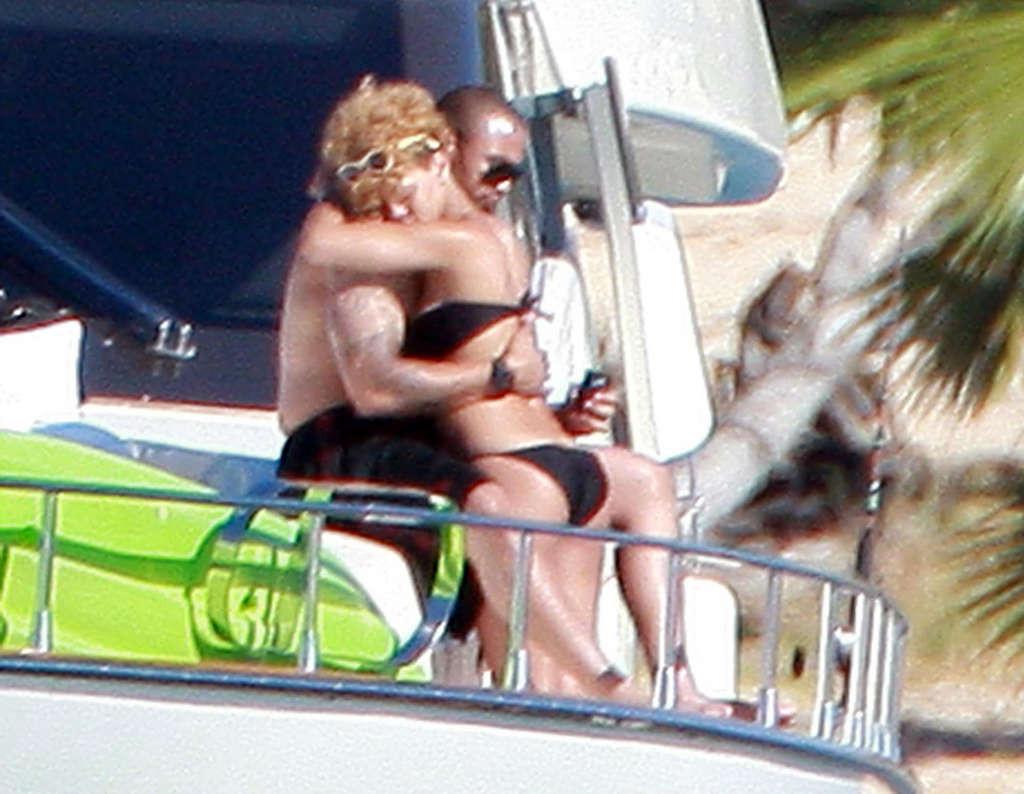 10P Rihanna exposing her tits and ass in thong and posing sexy in bikini