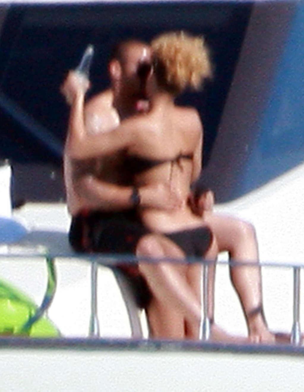 10P Rihanna exposing her tits and ass in thong and posing sexy in bikini