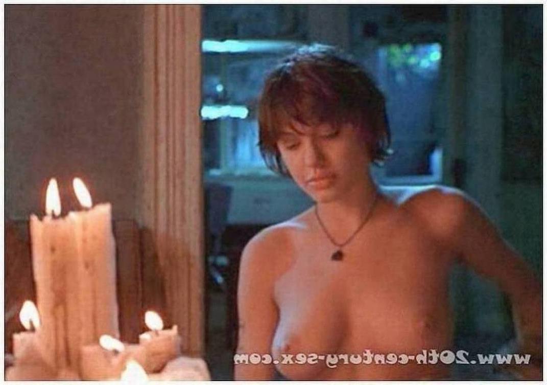 15P sexy actress Angelina Jolie nudes