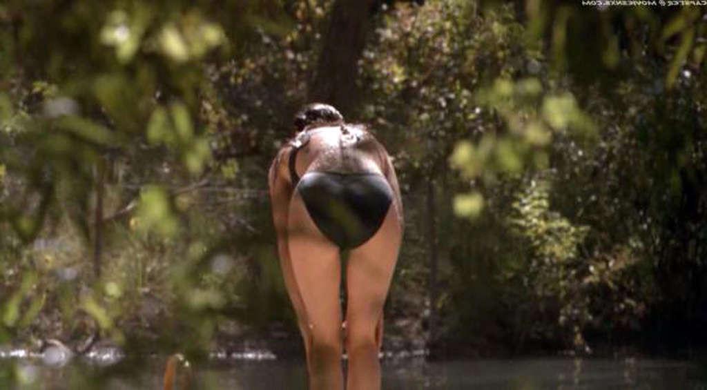 16P Jennifer Connelly showing her extremely huge boobs and sexy body