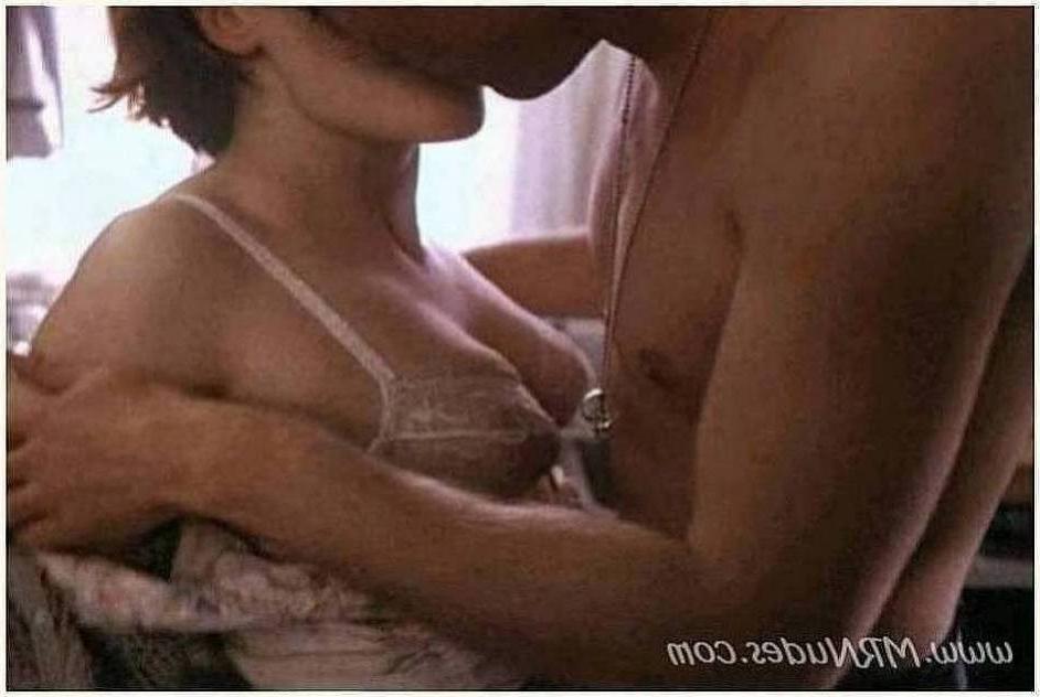 15P redheaded X Files co star Gillian Anderson nudes